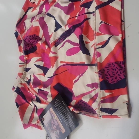 J. Dow Fitness Art Work Crop Top - Picture 7 of 9